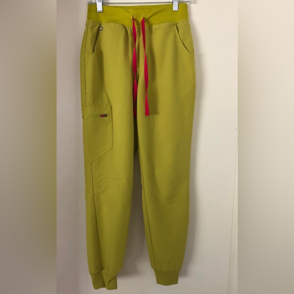 FIGS Limeade Zamora™ - High Waisted Scrub Pants